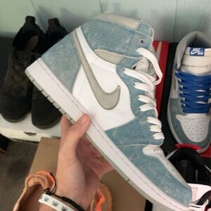 Jordan 1 hyper royal size 10.5